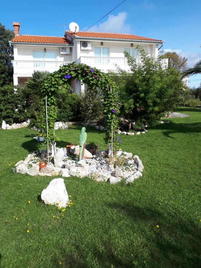 Apartments Makaus Kampor Exterior photo